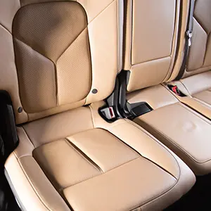 Tratamiento e hidratación de asientos de cuero para coches